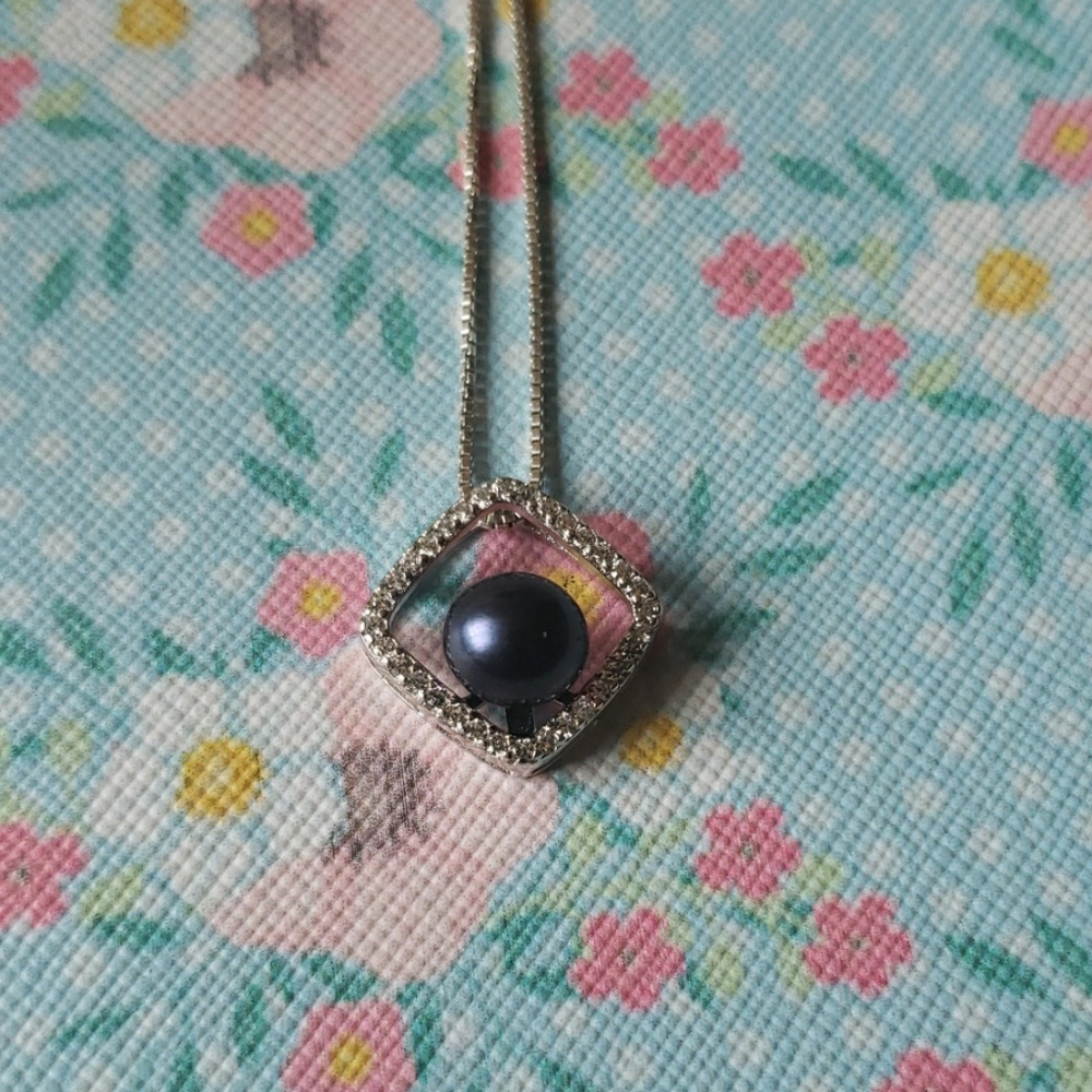 Pearl pendant 18' necklace